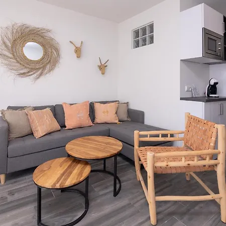 Mare Luxe Sea Views By Holidays Apartment *